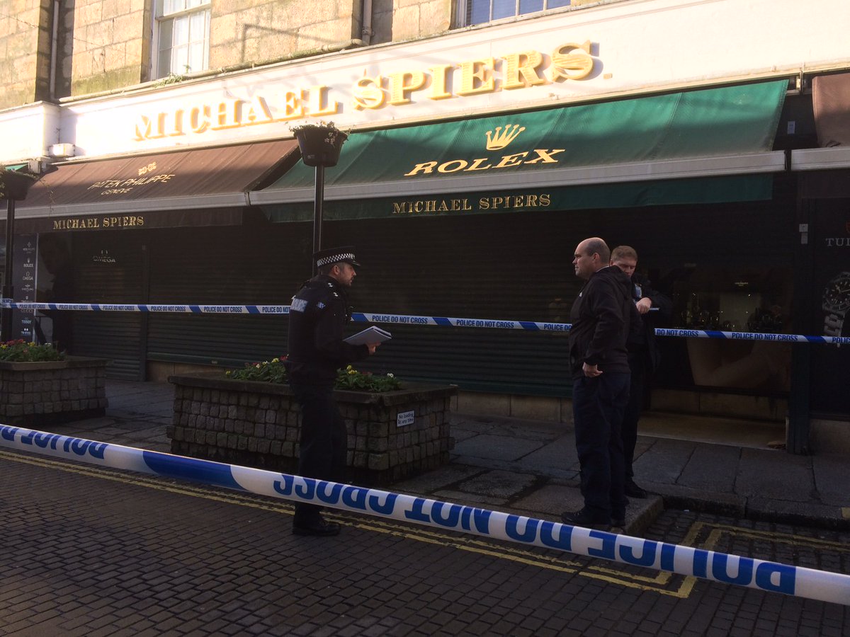 BBC Cornwall (@bbccornwall) on Twitter photo .<a href="/DC_Police/">Devon & Cornwall Police</a> on the scene of an armed robbery at Michael Spiers Jewellers in #Truro - search underway for male suspects
More bbc.in/2AMVFXb .<a href="/DC_Police/">Devon & Cornwall Police</a> on the scene of an armed robbery at Michael Spiers Jewellers in #Truro - search underway for male suspects
More bbc.in/2AMVFXb