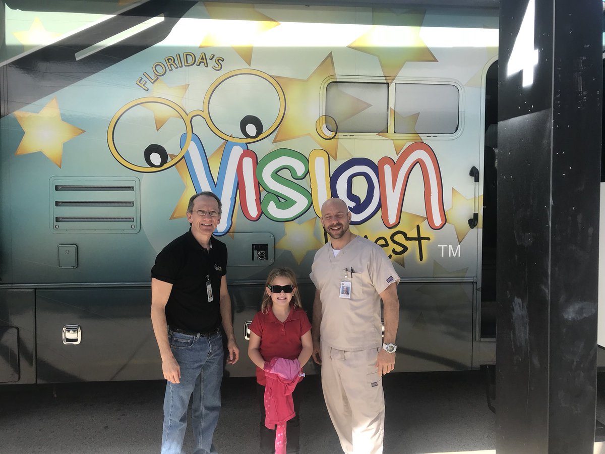 RebeccaWuamett's tweet photo. @FLVisionQuest rolled onto campus providing Ss with FREE eye exams &amp; glasses!! Huge TY from all of us @sdedragons! 💙 #thegiftofvision #studentsinfocus @lynn_bruner @klowrey22 @melissa_marple https://t.co/VvVO9v2SE2