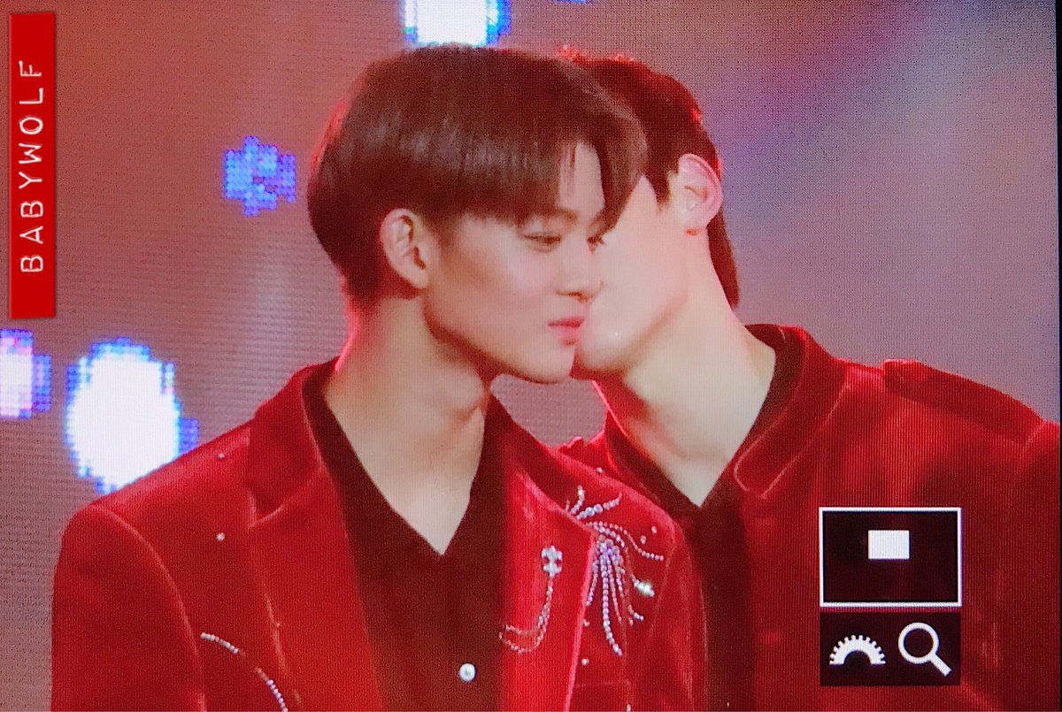 babywolf_0510's tweet photo. 🐺180110 골든디스크
#배진영 #진영 #워너원
🍎같이 아이유선배님 노래를 부르당😇😍 https://t.co/XqjOIX2vUM