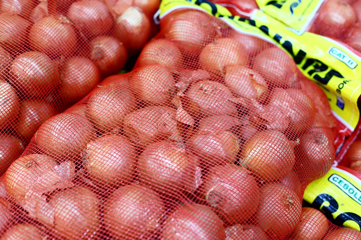 PFoodsWholesale's tweet photo. Bagged onions at Premier Fruits for enquiry info@premierfruits.com #asfreshasitgets #freshproduce #foodmarket #londonproduce #foodservice #cateringindustry #onion #veggie #foodsupplies #cheftake #instafood #instagood #london https://t.co/l0C2dRwdLJ https://t.co/CObF01AHe0