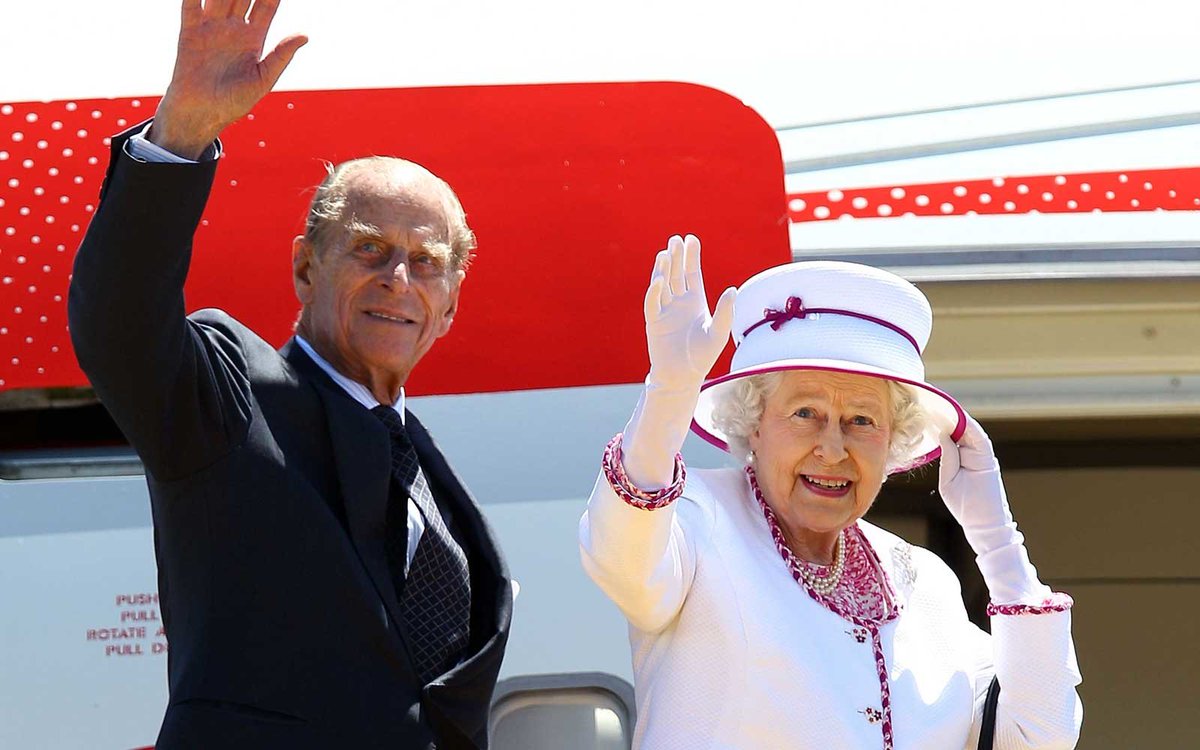 ShareARoom's tweet photo. Queen Elizabeth Has Been Traveling With This Luggage Since Her Honeymoon in 1947 https://t.co/V2lMLt0k8M https://t.co/f23fdLHAuI