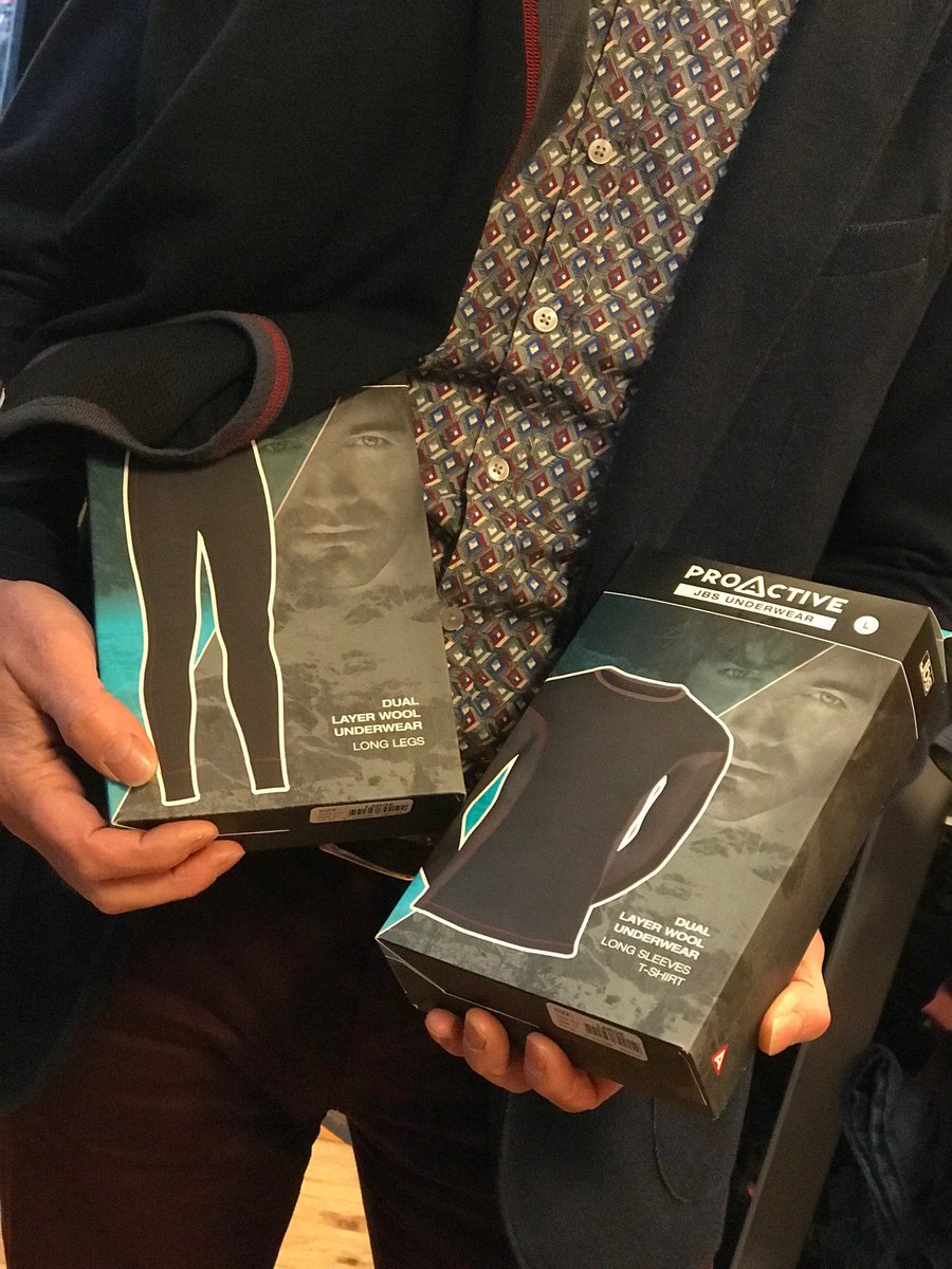 PeterRenskers's tweet photo. Nog steeds BRRRR...en de winter moet nog beginnen - bent u er al klaar voor? lekkere warme vesten, truien jack's, handschoenen, petten en hoeden - het is allemaal te vinden in de winkel van Peter aan de Walderstraat 5A.
O ja - en heel veel warme sokken en thermo ondergoed! https://t.co/qwkQbO15Pj