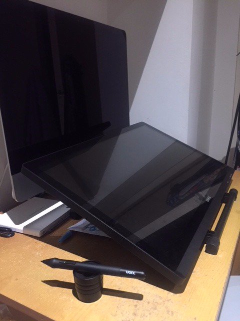 ugeeofficial's tweet photo. Hey buddy, how are you doing today?
Just received a mysterious guy workplace, do you wanna guess man👨 or women?👱‍♀️ 
Welcome to share your painting or #workplacewithUgee, let's do more, learn more and get more. 🎉☺️🤟 https://t.co/fZVVmuqruS
