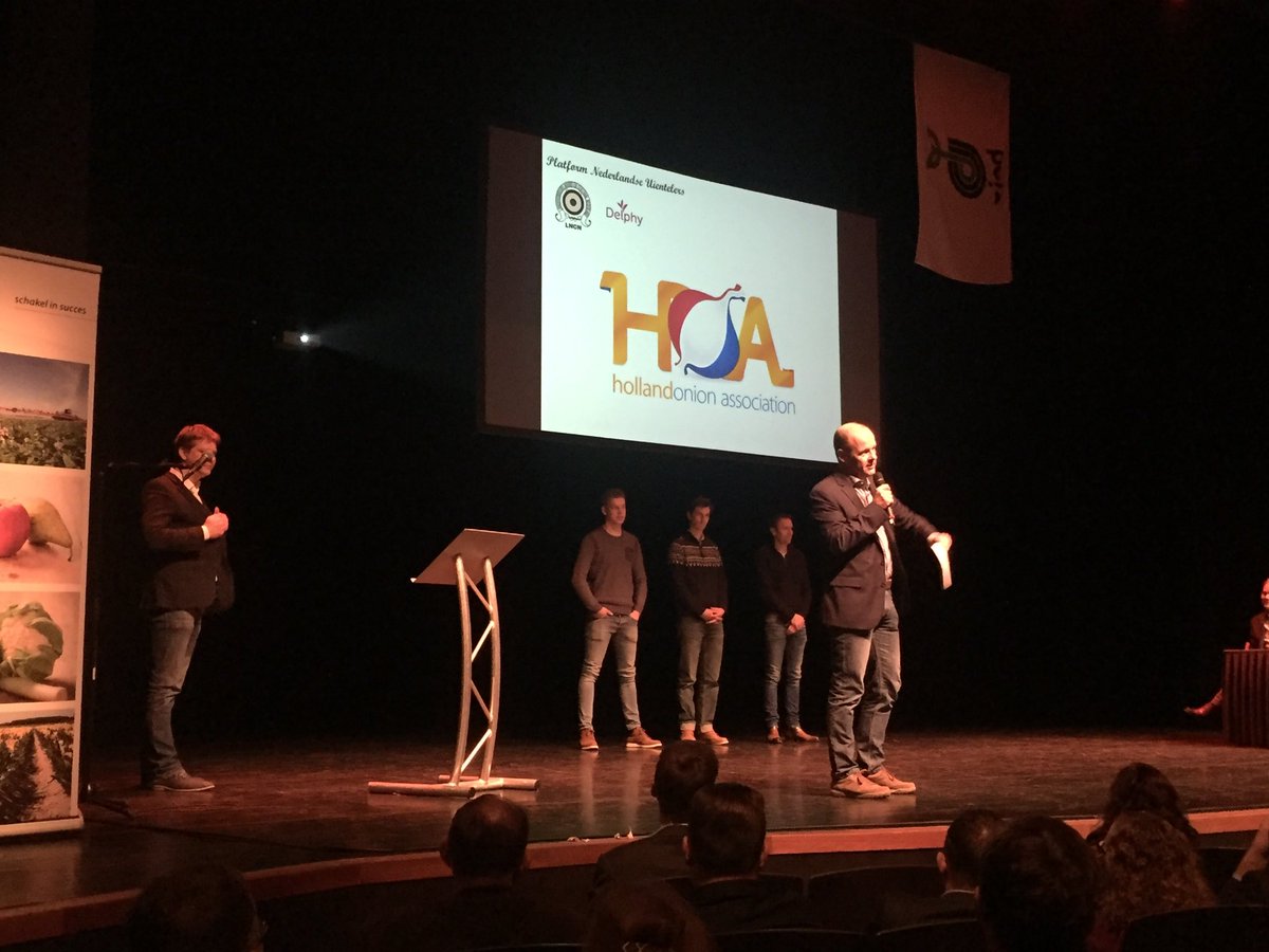 Verkiezing mooiste bewaarui van Nederland met als winnaar Piet-Jan van der Eijk. <a href="/roger_custers/">Roger Custers</a> mooie tweede met rode bio uien. 👍🏻