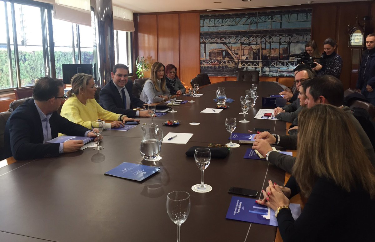 psoedehuelva's tweet photo. Parlamentarios socialistas comparten con el presidente del @APHuelva que a #Huelva le urgen mejorar las infraestructuras para el despegue de sectores estratégicos https://t.co/7Bg0bJwKAP