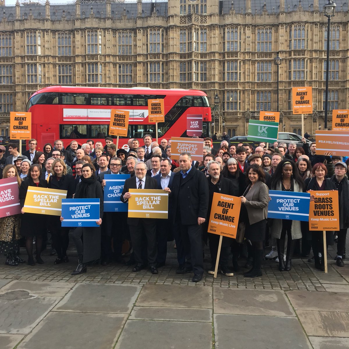 WeAreTheMU's tweet image. Artists &amp;amp; MPs are outside Parliament today to show their support for music venues! You can help #SaveLiveMusic by contacting your MP asking them to support @spellar's #AgentofChange Bill &amp;gt; ukmusic.org/news/agent-of-… #KeepMusicLive
