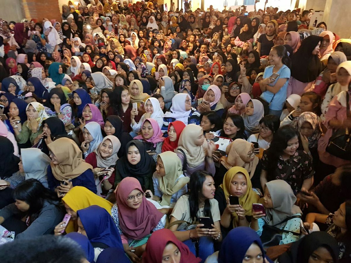 Thankyou banget yang udah sabar nungguin Cast <a href="/film_scus/">SuratCintaUtkStarla</a> di Rita Supermall Purwokerto, kalian keren banget deh nunggu dengab tertib. We love you guys 💕
. 
#SuratCintaUntukStarlaTheMovie #scus28desemberdibioskop #SuratCintaUntukStarla #SCUS #HemaStarla #BukaLapak