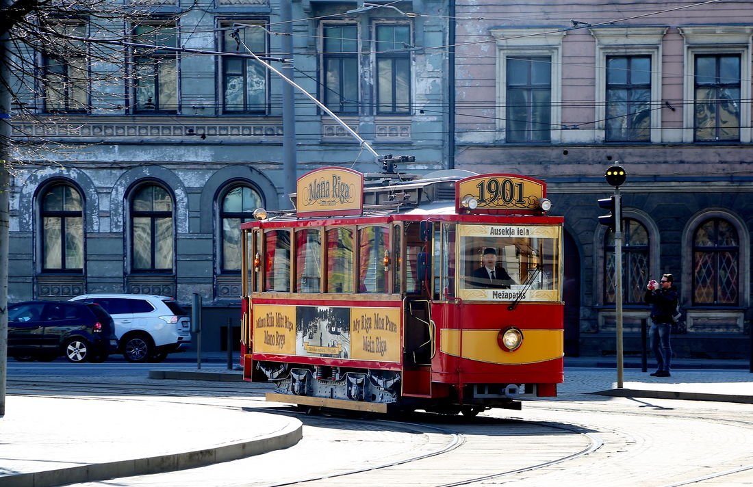 Lai arī šad tad #tramvaji Rīgas ielās brauc gandrīz vai tukši, uzņēmums #RīgasSatiksme norāda, ka nav pamatoti saīsināt to sastāvu ➡️ goo.gl/aQyZYt
<a href="/RigasSatiksme/">Satiksme</a> #Rīga