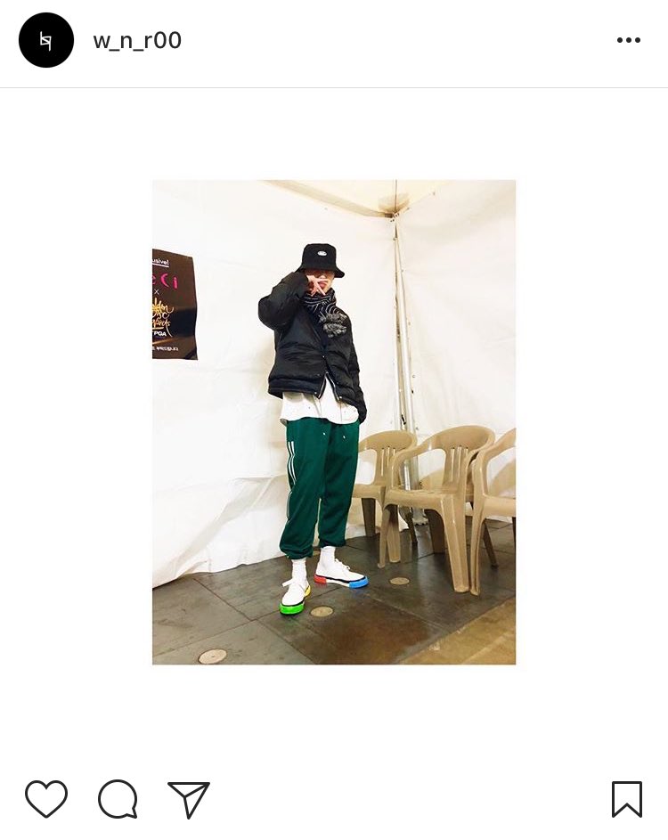 winnerteamtr's tweet photo. Mino’nun Yoon ig fotoğrafına yaptığı yorum: “#.ThePantsThatMinoBought (for yoon)” 😏 
-
Yani o yeşil donu aldığın için çok mu gururlusun Mino, Yoon hemen abine teşekkür et 😅👀💞 (etti) https://t.co/iEIRVr5ENO