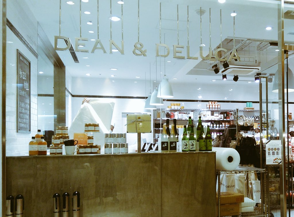 Punyuko 今日のパンは大阪グランフロントのディーン デルーカの林檎のバケット 林檎独自の甘さとパン生地がむちゃくちゃ美味しい これはスィーツにも食事にもなる これはリピ物 ٩ ๑ 0 ๑ ۶ ディーンアンドデルーカ グランフロント