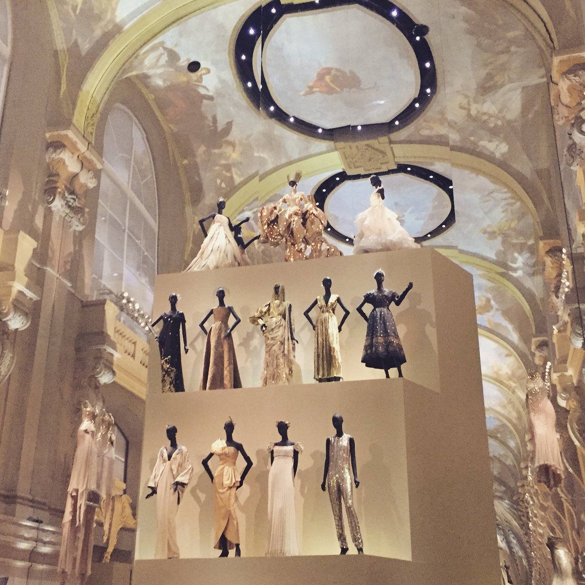 Midweek, &amp; still on cloud 9 after the dreamiest of weekends in Paris 🖤

The Christian Dior exhibition at Musée Des Arts Décoratif was just breathtaking. Incredible installations, fascinating insights into the design process, &amp; up-close inspection of SO many amazing iconic frocks