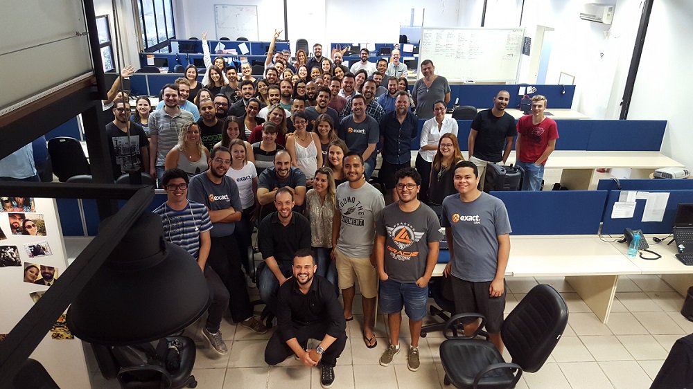 exactsales's tweet photo. E no retorno do time da #exactsales, Marcos Piangers veio para um bate-papo motivador e divertido! 😁 #2018 iniciando com tudo! 🚀 #exactteam #floripando #business #florianopolis #startup #startups #insidesales #prevendas #vendascomplexas #backtowork #equipe #team https://t.co/ZkpSIVWiBi