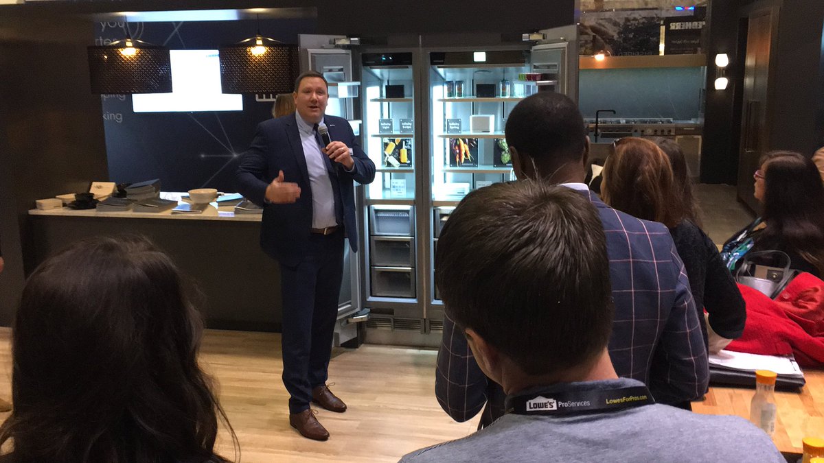 LiebherrHomeUS's tweet photo. Liebherr‘s Josef Steigmiller introduces Monolith and @RichardA2Z shows his stunning Monolith Inception Kitchen to members of the media at @KBIS.
Please visit us at booth W2171 or go to https://t.co/q2qJzOBE0m to learn more. #CoolingRedefined #KBIS https://t.co/6P5RKV9I16