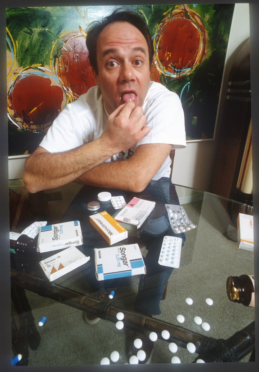 GeraldBruneau's tweet photo. sera 
1° Tweet
Testo del Tweet
  .«Vabbè, la mattina se prende un betabloccante, serve, sartanico per la pressione serve, la folina pe' mette a posto l'omocisteina serve, il pomeriggio l'omeoprazolo serve, la sera un antireumatico primavera-autunno serve sempre»

©gerald bruneau https://t.co/o2lLL86Ndg