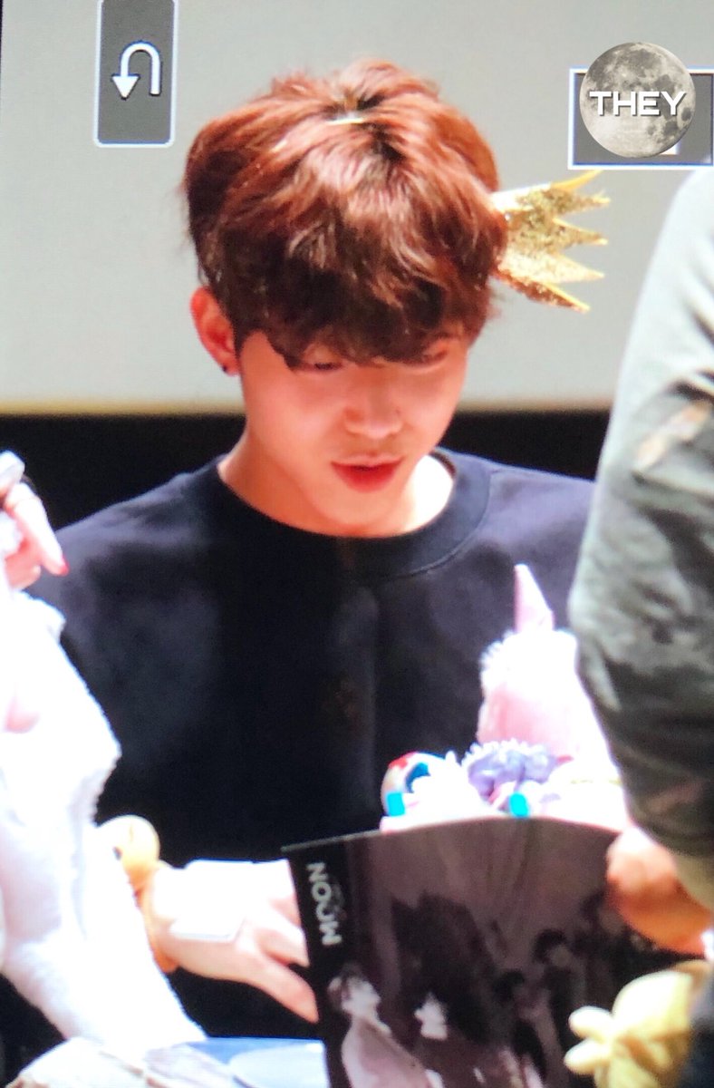 180110 잠실 팬싸인회
점점,,, 내려가나봐,,,
#DAY6 #데이식스 #도운 #Dowoon