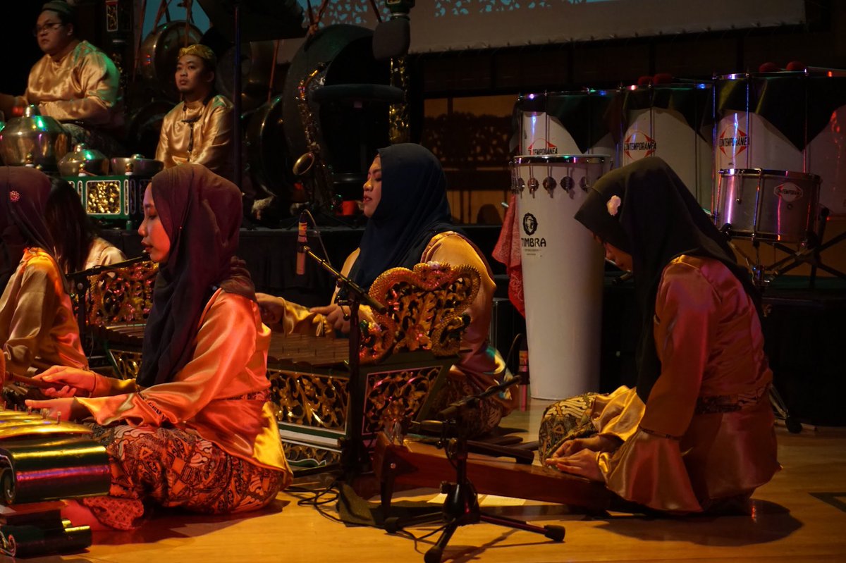 RPGNK's tweet photo. “Pancawarna literally translate into ‘Various Colours’. This can be shown by the different personalities of the performers playing together as one👍🏻. The title of the song also depicts the different varieties of melody being played on the gamelan.“– M. Bakri Husin📝
.
#gnk10A https://t.co/otdaSD15Wg