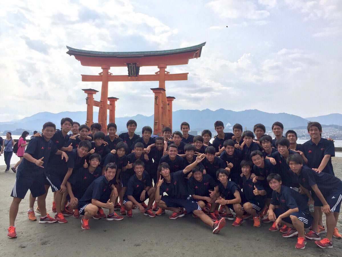 keisuke120117's tweet photo. あっという間の3年間。
ずっと思い描いていた場所に
立つことは叶わなかったけど
3年間苦楽を共にして来た仲間が
最高の舞台で
全力でプレーしてるのを見て
感極まってしまいました。
流経大柏での3年間は
僕の青春であり宝物です。
31期のみんなと出会えて良かった😄
流経最高✌️👍 https://t.co/IqexcdIk5n