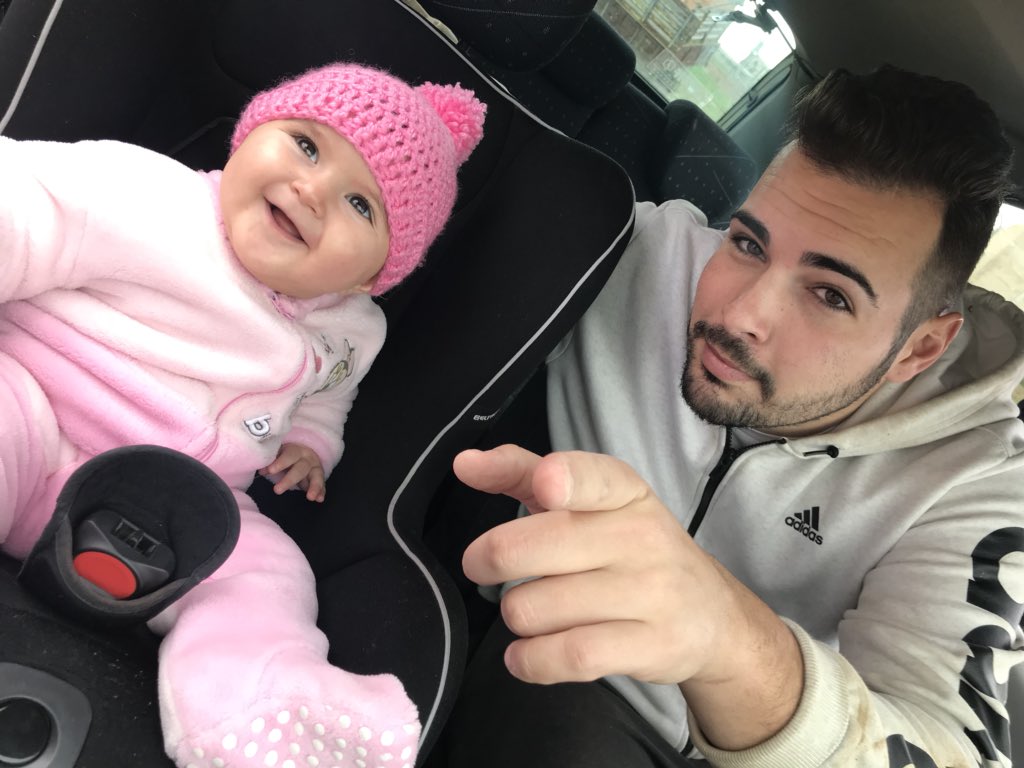 inesmh3's tweet photo. Loquita de contenta se va su padre 😍💕👑👨‍👩‍👧os adoro https://t.co/0Z4CfY693y
