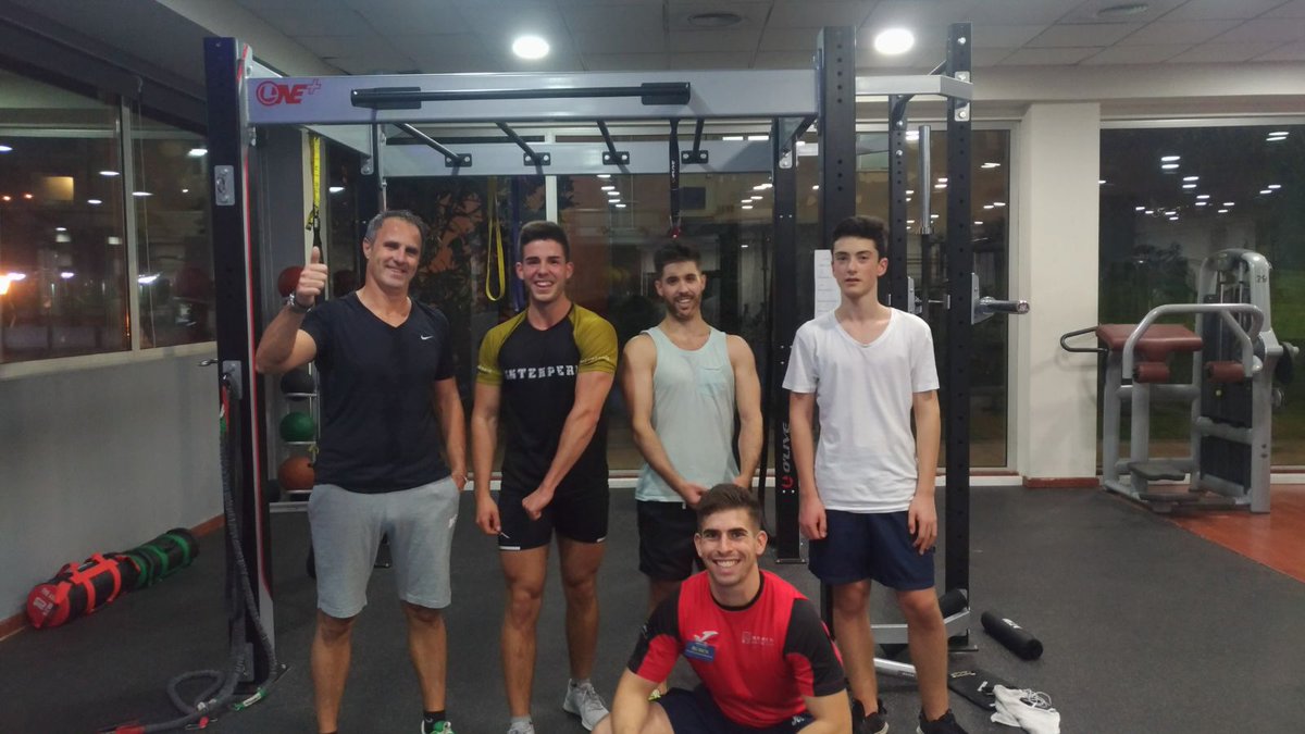 ClubJunior1917's tweet photo. FITNESS | Aquest #Gener crema els torrons amb nosaltres i les nostres classes de #FunctionalHiit! https://t.co/gZ0TAdUiDi https://t.co/DUAu68ZeCM