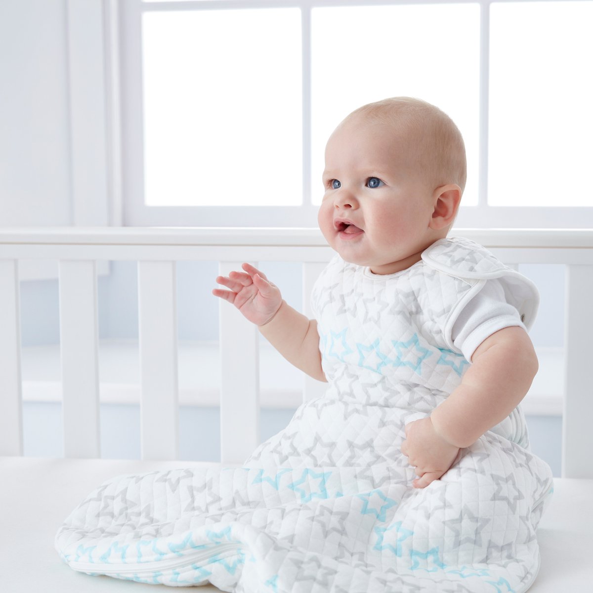 TheGroCompanyfr's tweet photo. Nouveauté Printemps été 2018 
Gigoteuse #Grobag Interstellar Sparkle , en coton jacquard ultra doux ! 
Disponible en taille 0-6, 6-18 et 18-36 mois et en TOG 2.5 et 1.0 https://t.co/ucrQkWKUh8