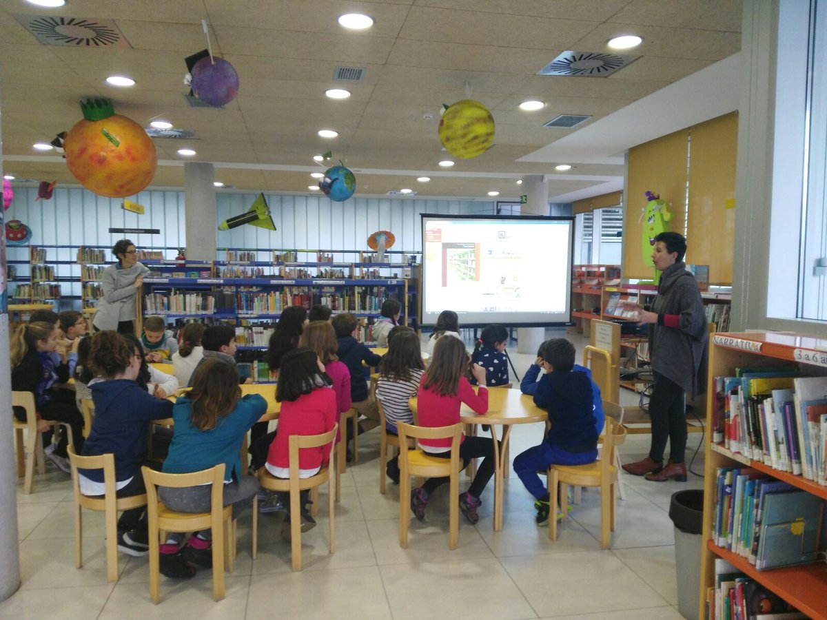 CeipCiglesias3K's tweet photo. Visitamos la @Bibliotecas3C descubriendo y disfrutando todo lo que nos aportan las nuevas tecnologías #Libros3D #3P #TresCantos https://t.co/BXK9LYUDXw