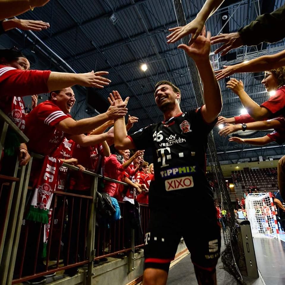 veszprem_hc's tweet photo. Máté Lékai is awarded as the best male handball player of 2017 in Hungary! Congratulations!
Details coming soon...
#WeAreVeszprem #WorkHardPlayHard #MagicMate https://t.co/IbDSXBtfBl