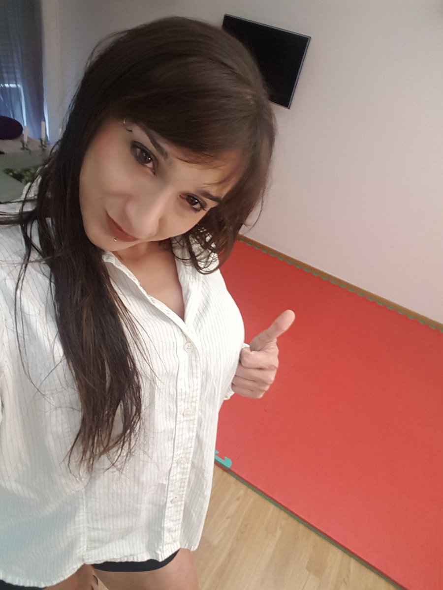 KarynBayres's tweet photo. Quieres jugar en mi tatami?? #scissorslover #headscissors #eroticqrestling #mixedwrestling #privatestudio #barcelonacity https://t.co/C8oltz99by