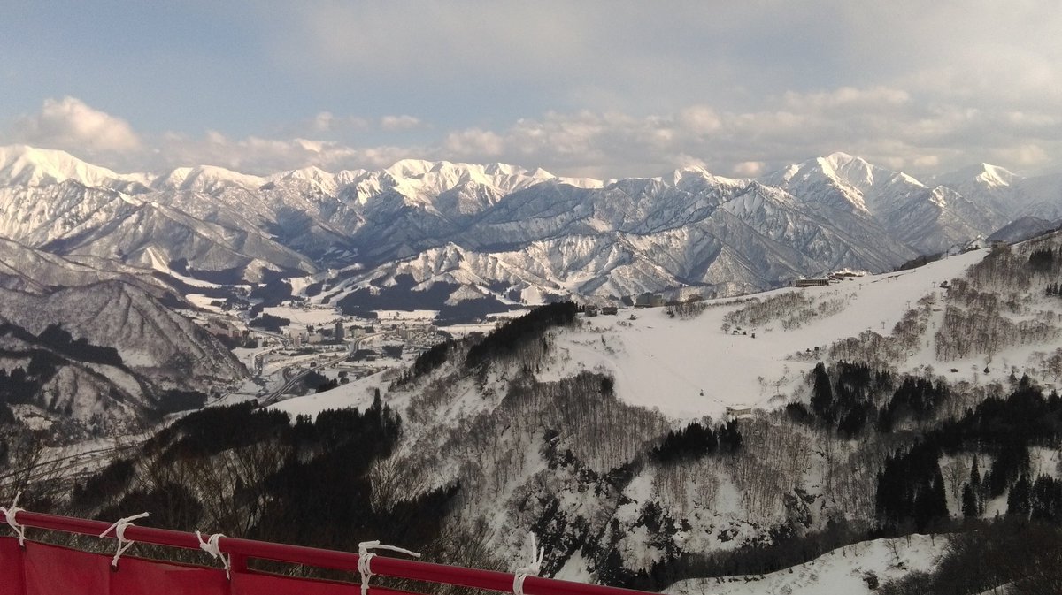 InuBuchiJapan's tweet photo. Journée magnifique passée avec @NekobuchiJapan à la station de ski Gala Yuzawa au Japon !

#ski #Hiver #Japon #Voyage #shinkansen #Alpes #meteo #neige https://t.co/NThuD7EYcM