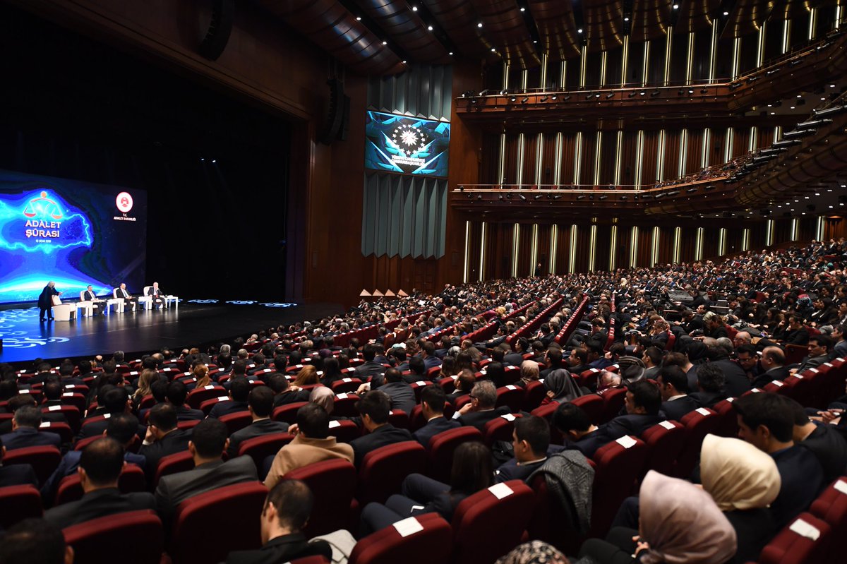 “Medeniyetimizde Adalet Anlayışı” başlıklı oturum devam ediyor. #AdaletŞurası