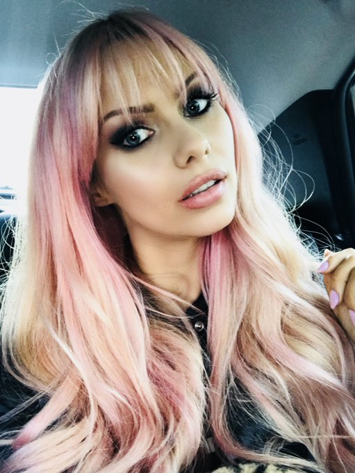 Think the old fringeroo needs a little trim up! 💇🏼&zwj;♀️ https://t.co/Uv0RoLFkhY<a href="/tag/imaceleb"class="tags"><span>#imaceleb</span></a>