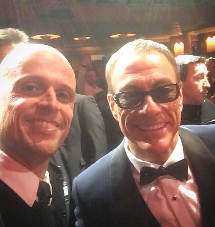 mcdammage77's tweet photo. Meeting Van Damme @JCVanJohnson première , a night to remember in Paris https://t.co/kGRc53Zdxw