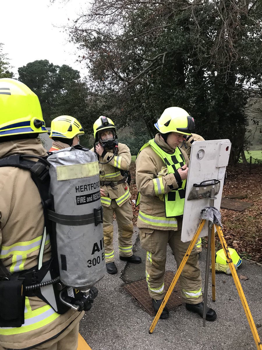 Yesterday morning Green Watch hosted a 3 pump BA exercise at the disused Ponsbourne Park Hotel.