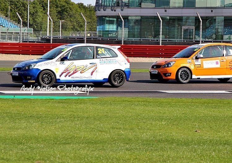 JackDRacing's tweet photo. 21 out in front!!! Thanks Andy Watson photography for the action shots!
#bringiton2018
#fiesta #juniorfiesta #2017 #jdr #jackdavidsonracing #teamjack #jacksback #BRSCC #racing #racecardrivers #JamSportRacing
#jackdavidson https://t.co/XrzSDj8hQq https://t.co/sB7Ak832Vf