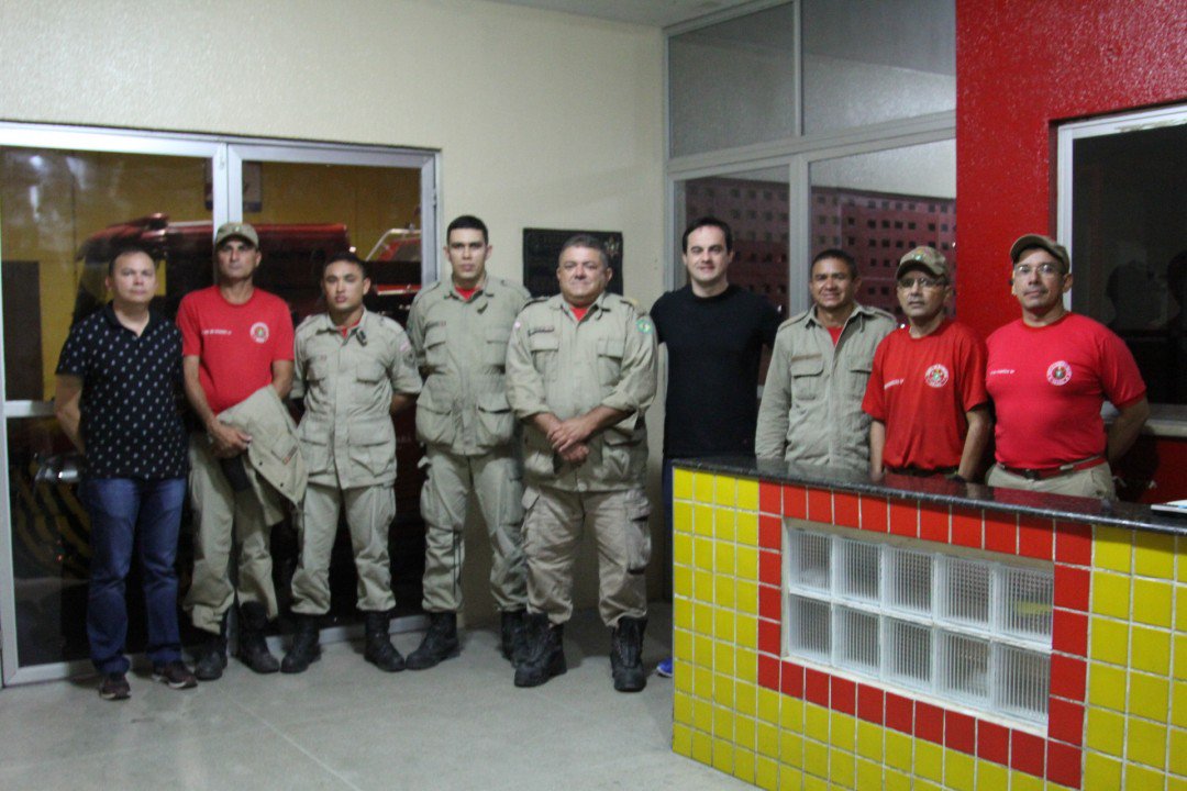 capitao_wagner's tweet photo. "Vida alheia e riquezas salvar". Homens admiráveis e abnegados. #cbmce https://t.co/BizQqptvxp https://t.co/rxKnx9l97m
