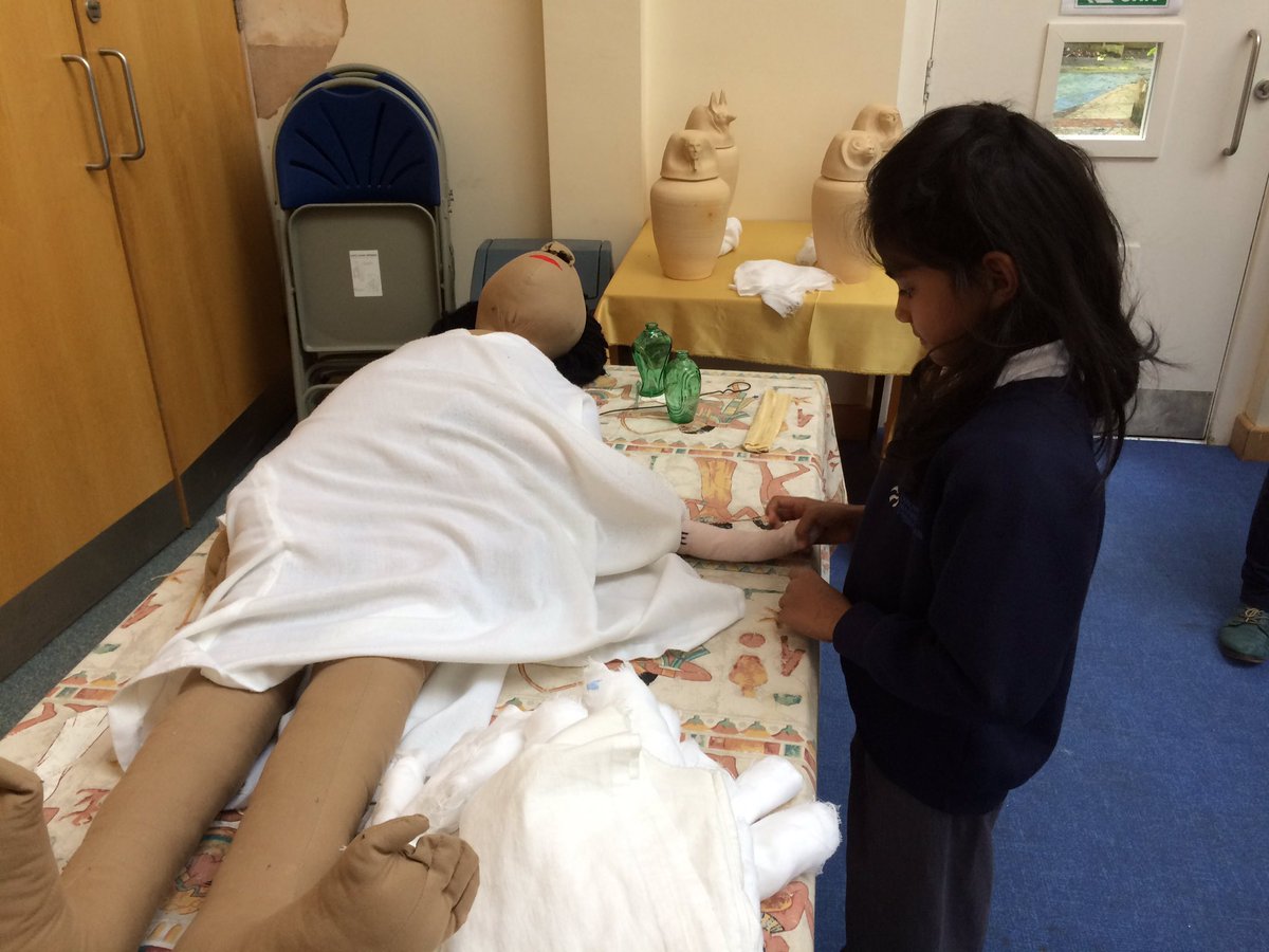 dmn_uks2's tweet photo. Year 4 are learning how the ancient Egyptians mummified a body. https://t.co/GXnTatF0Hx