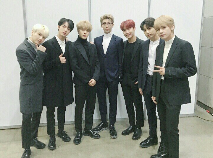 btsarmy_id's tweet photo. I'm so happy.because,my partner is winner.😘 #BTSARMY https://t.co/n3PRpOXzzR