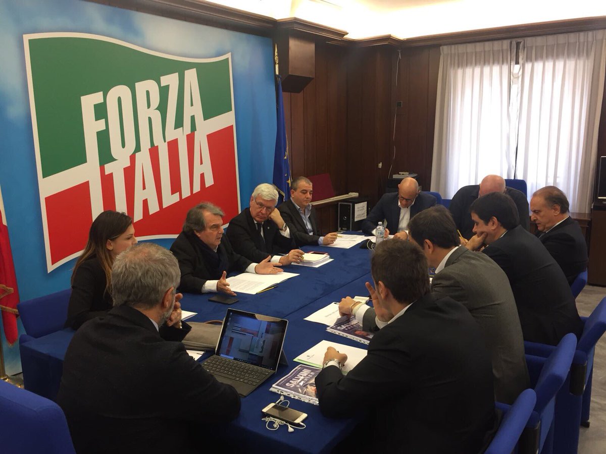 renatobrunetta's tweet photo. Prima riunione del tavolo del #centrodestra per il programma

#elezioni2018 @forza_italia @LegaSalvini @FratellidItaIia @noiconitalia https://t.co/qL9asLPvSp