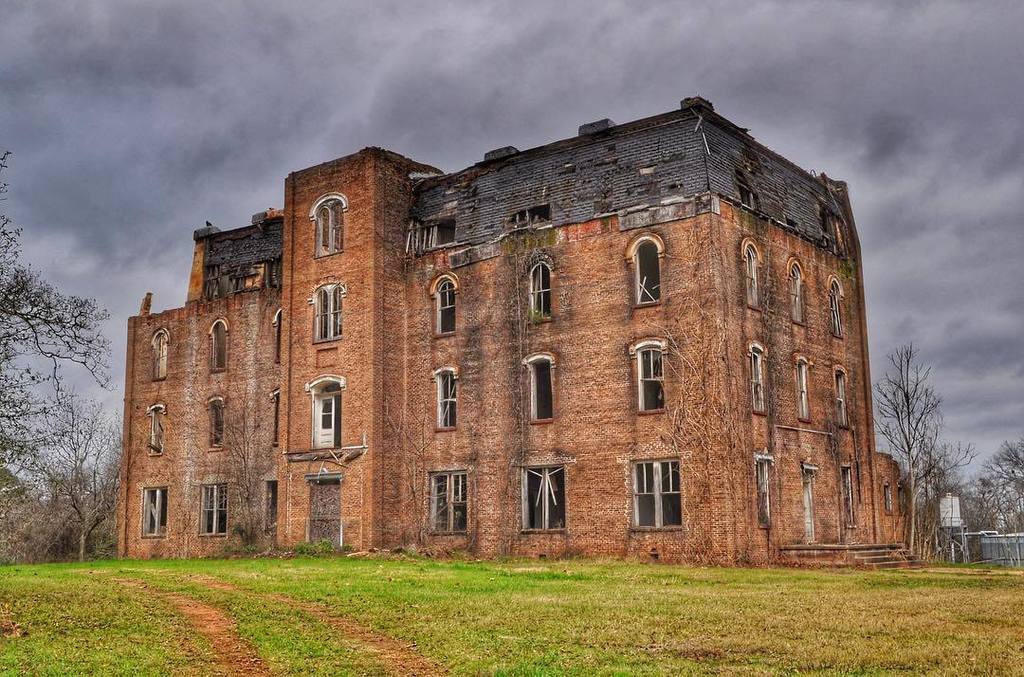 Atop a hill in Crockett, on HWY 19 sits a fading historical treasure, the Mary Allen Seminary. Once a bustling school for African American girls and later a co-ed junior college, the building is now a crumbling memory. 
Historical Marker:
In 1886 the Boa… ift.tt/2mkXaHU