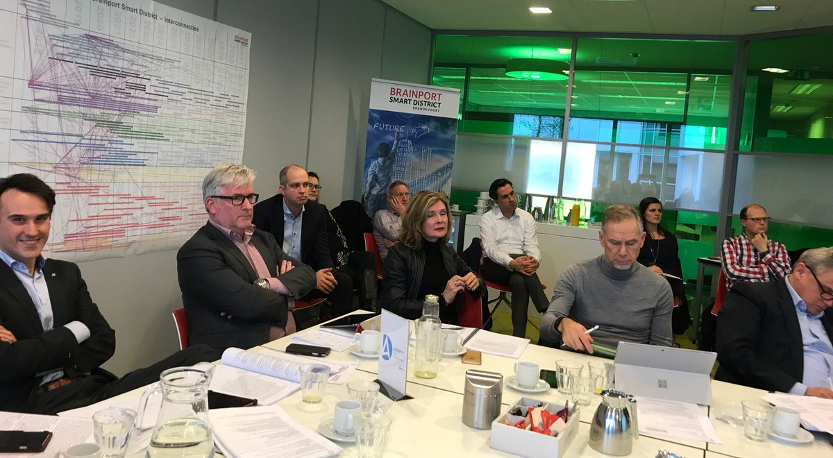 elphinelissen's tweet photo. Vandaag presentatie van de Brainport Smart District! We gaan het doen!
@SmartDistrict @Brabant @TUeindhoven @SPARK_Campus 
Slimste wijk! https://t.co/Nmen8YG7GZ