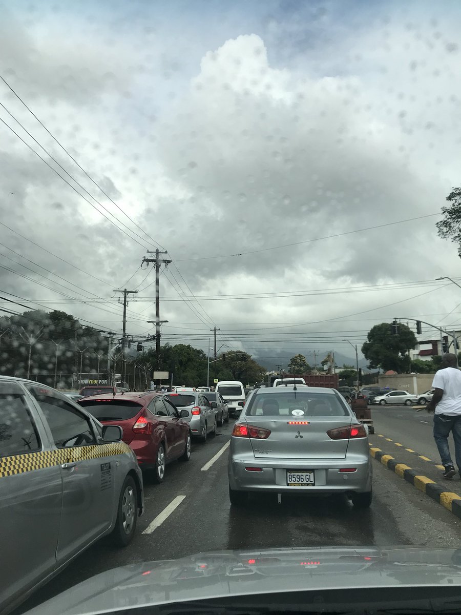 annmarievazja's tweet photo. Avoid the intersection by Abby court! Stoplight is out #chaos! https://t.co/N85ct0xQZ2