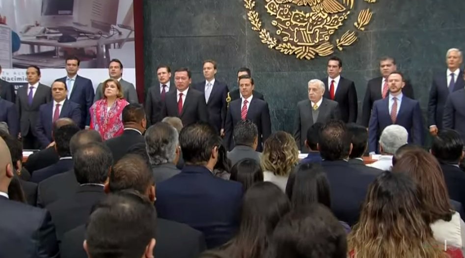 Sigue #ENVIVO el mensaje del Presidente <a href="/EPN/">Enrique Peña Nieto</a> en el evento Soy México. Tu #ActaDeNacimiento en Línea.
gob.mx/presidencia