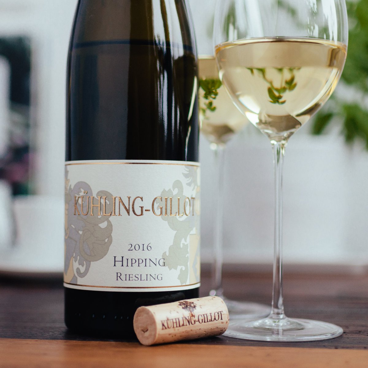 Rieslingheroes's tweet photo. We opened a great bottle of #kuehlinggillot #hipping #grossesgewächs #riesling #2016 tonight 🌟👍😊...
Beautiful floral, herbal and red slate minerality nose. Can’t stop to put our noses in the glass 😋. Rest on Insta 😉 https://t.co/NHTKcFWEwI