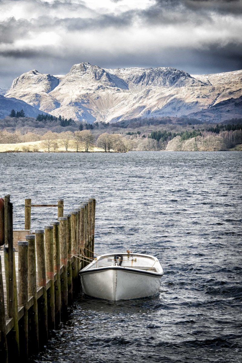 joolshenshaw18's tweet photo. The beauty in our grey, wintry landscapes #lovethelakes #langdalepikes #brockhole #winterlandscapes #winter #snowcappedmountains #cantwaittogoback https://t.co/Ve0dJdT2pv
