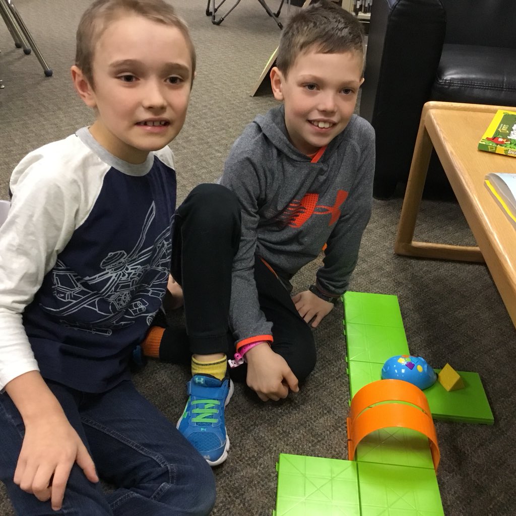 HarrisfieldLC's tweet photo. #LearningCommons #TVDSBcoding

Grade Three’s rocking the Coding Robot Mouse. They had lots of fun building, coding, and problem solving. https://t.co/njLpjl50A8