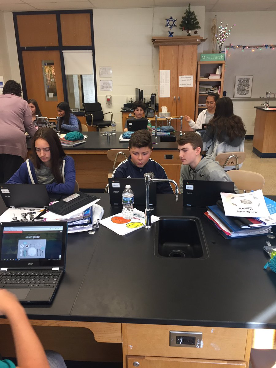 ms_hutch11's tweet photo. Quizlet LIVE was a hit today in 8th grade health! Chrome books for everyone...Loving our 1:1 initiative!!! #lionpride @LMTSD_MAS @LMTSD https://t.co/FQmhuoIZwJ