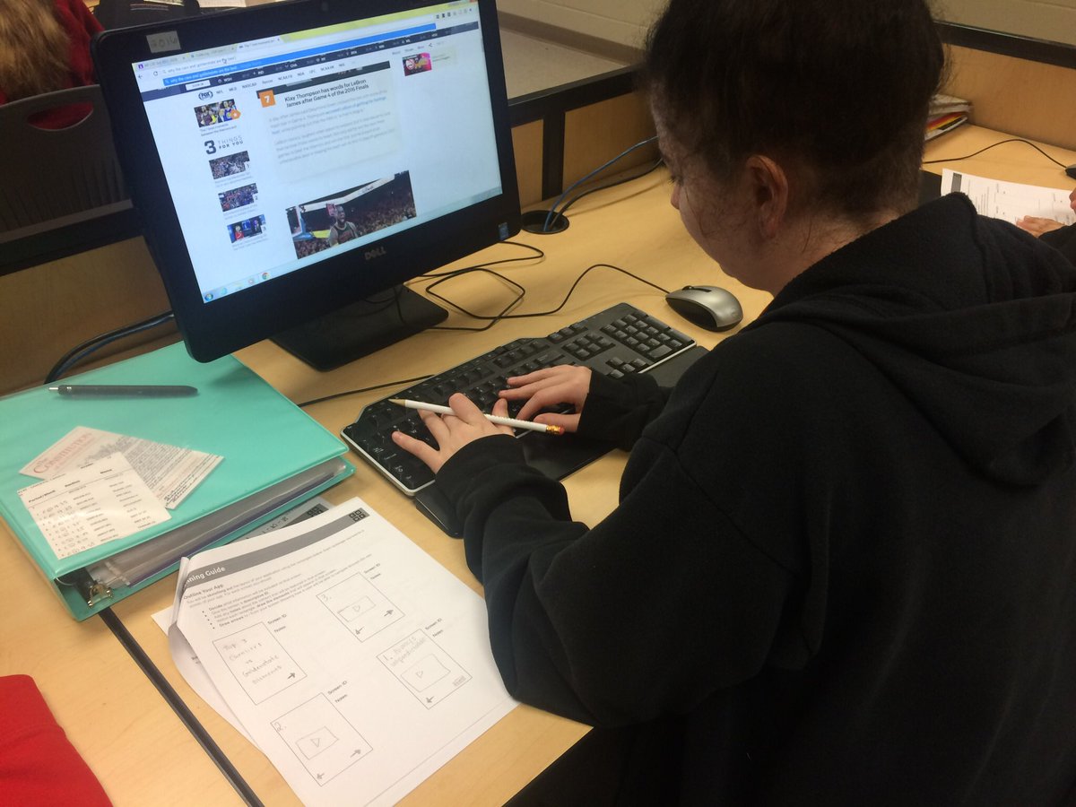 leslierg's tweet photo. AP Computer Science students designing and coding apps! @MunfordHigh @youngedu https://t.co/Hf8uFQPMZZ