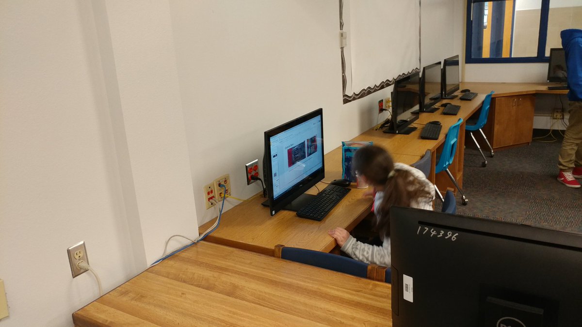 EELibrary's tweet photo. Coding Club, IDEA, and iCreate! The library is busy during lunch today! #myIrvingISD #teamElliott https://t.co/1U5GZS2ibd