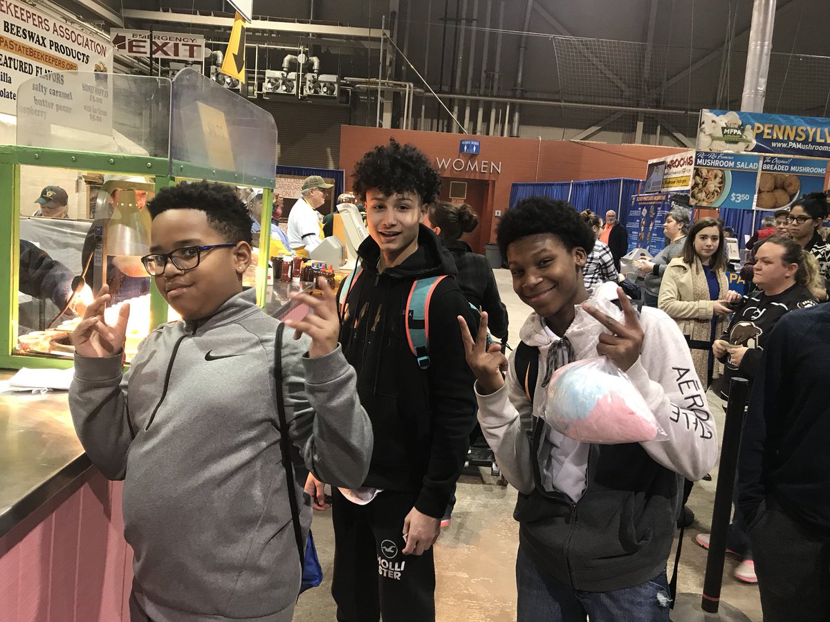 PaSenateDems's tweet photo. These kids seemed pretty excited to be served by the one and only @SenJudySchwank at the PA Farm Show. #pfs18 https://t.co/ZeVRKuQOlA