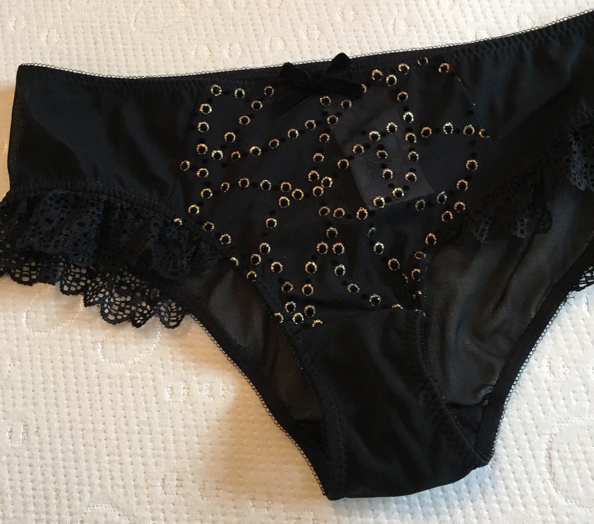 just_jess101's tweet photo. I’d like to thank all of you that have dm’d asking me not to leave Twitter...due to this I’ll stick around a little longer! However, my offer of £15 or less for #panties inc a couple of pictures, plus a raffle ticket and a #pussypop or #asspop is still running until Sunday! https://t.co/3qQ29ETlXx