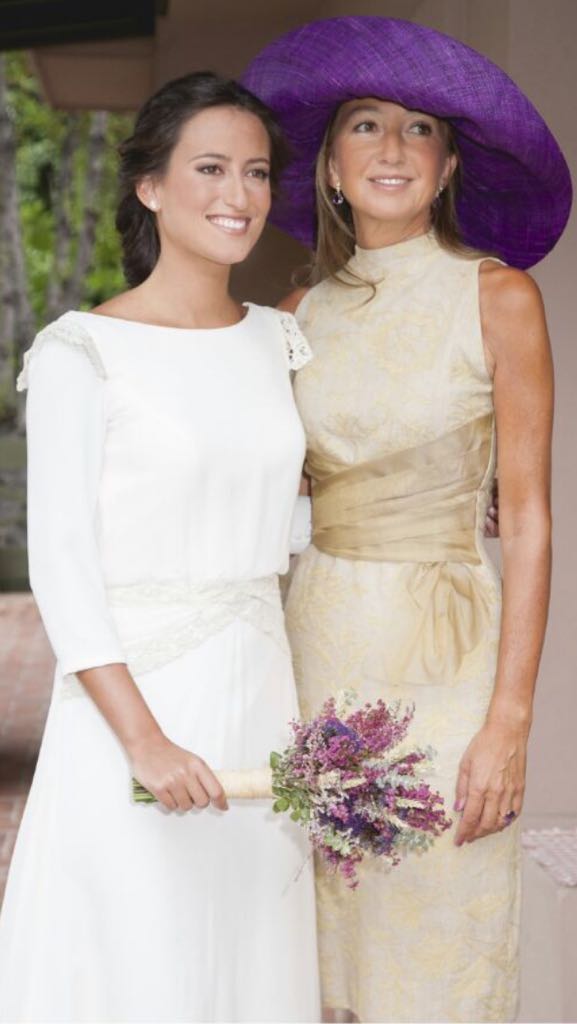 Nuestra novia Reyes y su madre Mariam, guapísimas ambas con diseños Pol Núñez.

Gracias por compartir este momento con nosotras

Our bride Reyes and her mum Mariam, both amazing with Pol Núñez 'so design! 

#polnunezsiquiero #novias #diseñadoras #diseño #wedding #weddigdress